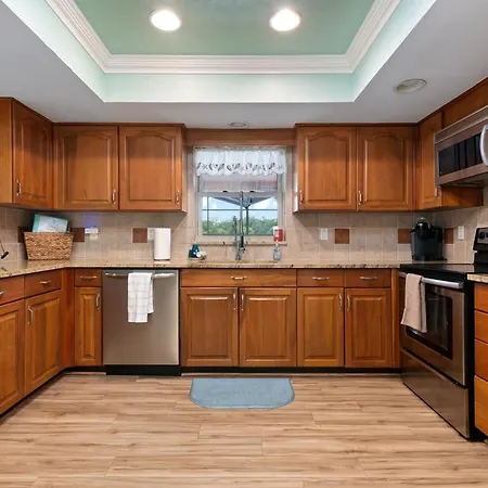 Lake O' Woods! Gated Private Pool Home!